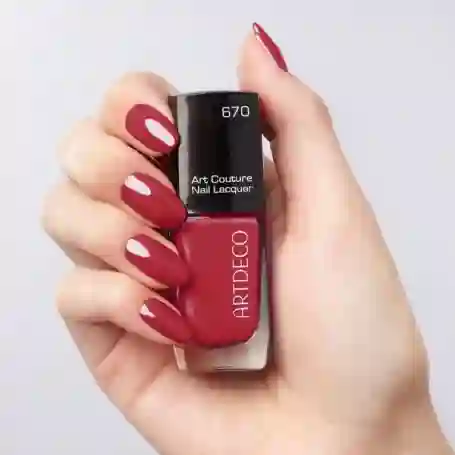 Art Couture Nail Lacquer #670 lady in red